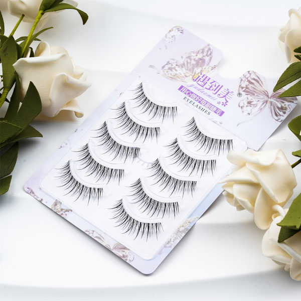 Preparati per un look soffice ogni giorno con le ciglia giornaliere Clear Band